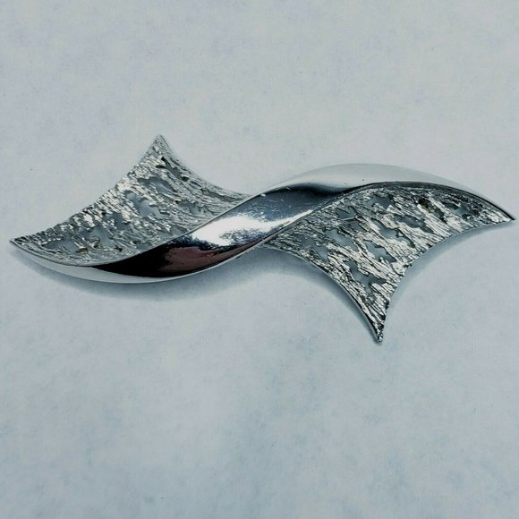 Crown Trifari Silver Brooch Silver Brushed Gloss Artistic Wave Signed - Picture 1 of 3